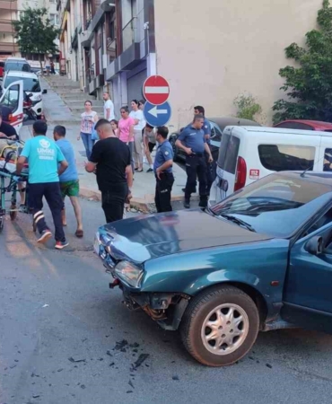 İki otomobilin çarpıştığı kazada 4 kişi yaralandı