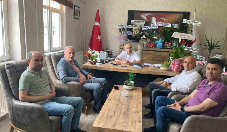 İlçenin sevilen doktoru Kızılöz’e hayırlı olsun ziyaretleri devam ediyor