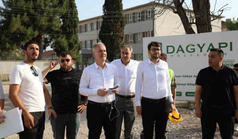 İnegöl Akhisar Spor Salonu yükseliyor