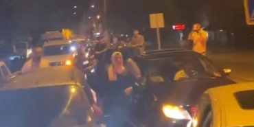 İnegöl’de yolu kapatıp çiftetelli oynadılar