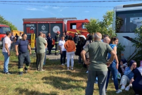 İşçi servisi ile kamyon kafa kafaya çarpıştı: 1’i ağır 27 yaralı