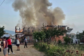 İşçilerin kaldığı ev yangında küle döndü