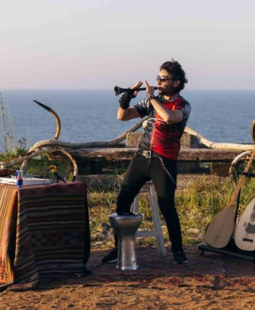 İsmail YK’dan Red Bull 60 Seconds’a özel altı farklı enstrümanlı performans