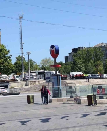 İstanbul Valiliği kararıyla Taksim ve Şişhane metro istasyonu kapatıldı