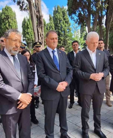 İstanbul Valisi Davut Gül, Edirnekapı Şehitliği’ni ziyareti