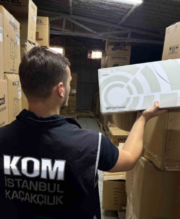 İstanbul’da 2 ilçede 500 milyon liralık kaçak oto yedek parçaları ele geçirildi