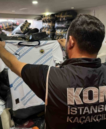 İstanbul’da 4 büyük kulübe ait 180 bin kaçak forma ele geçirildi