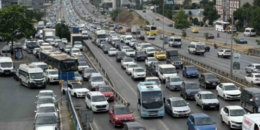 İstanbul’da bayram tatili başlamasıyla trafikte yoğunluk yaşanıyor
