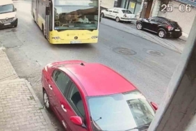 İstanbul’da İETT otobüsü dehşeti kamerada: Direksiyon başında uyuduğu iddia edilen şoför park halindeki 4 araca çarptı
