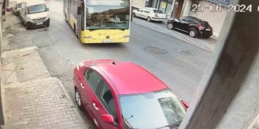 İstanbul’da İETT otobüsü dehşeti kamerada: Direksiyon başında uyuduğu iddia edilen şoför park halindeki 4 araca çarptı
