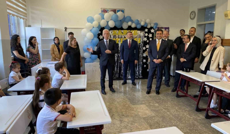 İstanbul’da karneyi alan öğrencilerde yaz tatili heyecanı başladı