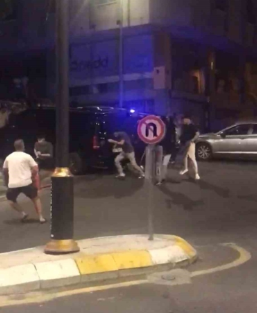 İstanbul’da mahallenin karıştığı "gürültü" kavgası kamerada: Polis biber gazı sıkarak dağıttı