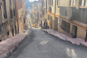 İstanbul’da Pakistanlı adama kapkaç kamerada: Adamın kovaladığı şahsı polis yakaladı