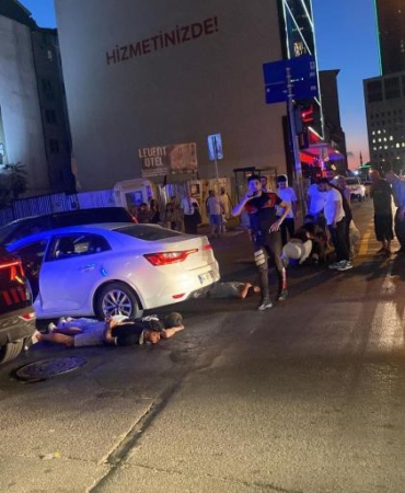 İstanbul’da polisle şüpheliler arasında kovalamaca: Janttan seken kurşun bekçiyi yaraladı, şüpheliler yakalandı