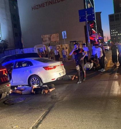 İstanbul’da polisle şüpheliler arasında kovalamaca: Janttan seken kurşun bekçiyi yaraladı, şüpheliler yakalandı