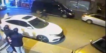 İstanbul’da sokak ortasındaki silahlı kavga kamerada: Evinde kendisini vurunca yakalandı