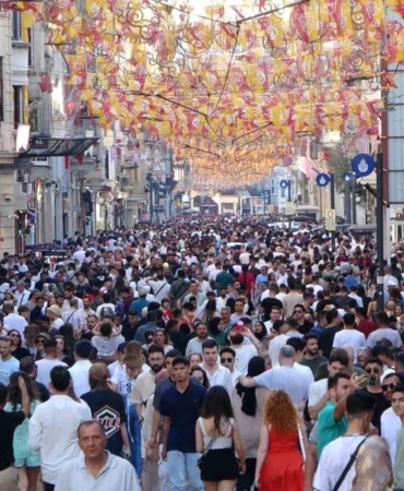 İstiklal Caddesi bayramda ziyaretçi akınına uğradı