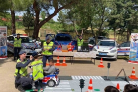 Jandarmadan öğrencilere uygulamalı trafik eğitimi