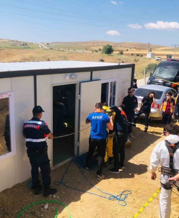 Kaçak kazı yapan 2 kişi girdikleri çukurda zehirlenerek hayatını kaybetti