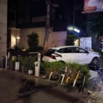 Kadıköy’de kontrolden çıkan araç binanın doğal gaz kutusuna çarptı: 2 yaralı