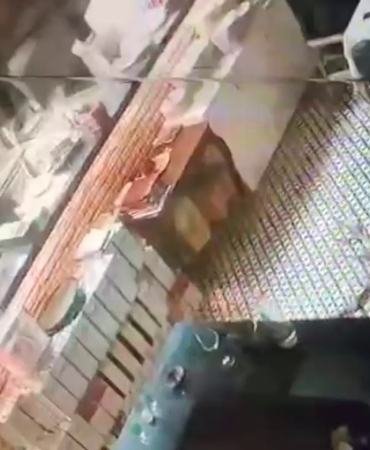 Kadıköy’de restoran tavanının çökme anı kamerada