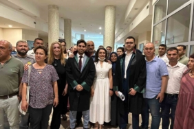 Kadın güvenlik görevlisine bıçakla saldıran sanık hakim karşısında