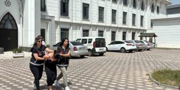 Kadın maganda genç kızlara dehşeti yaşatmıştı: Tutuklandı