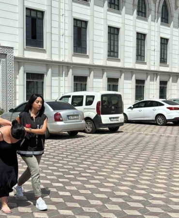 Kadın maganda genç kızlara dehşeti yaşatmıştı: Tutuklandı
