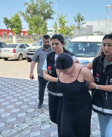 Kadın maganda genç kızlara dehşeti yaşattı: "Öldürürüm seni"