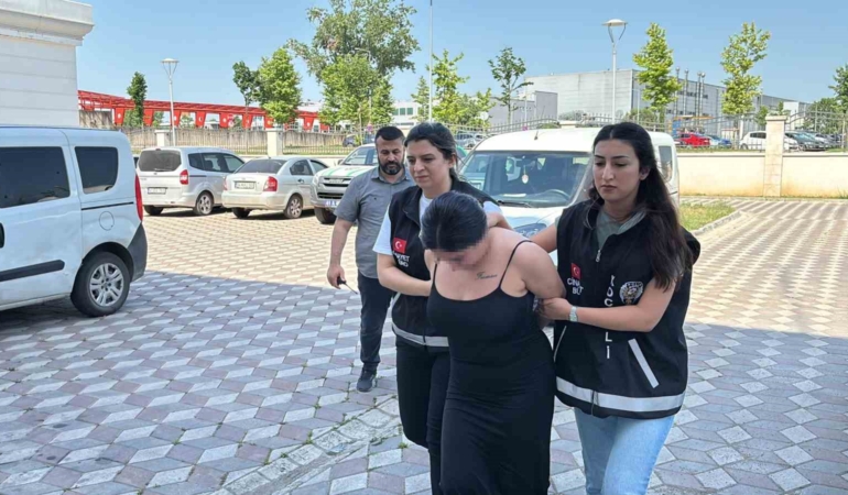 Kadın maganda genç kızlara dehşeti yaşattı: "Öldürürüm seni"
