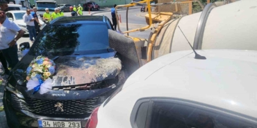 Kağıthane’de beton mikseri gelin arabasının üzerine devrildi: O anlar kamerada
