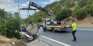 Kağıthane’de takla atan araçtan burnu bile kanamadan çıktı