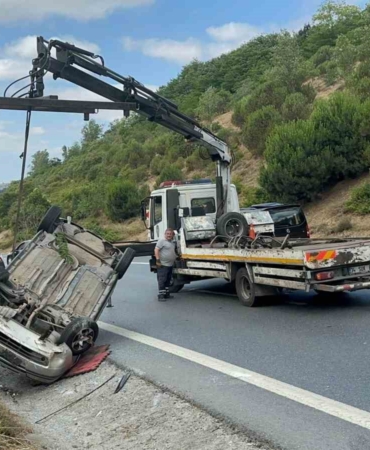 Kağıthane’de takla atan araçtan burnu bile kanamadan çıktı