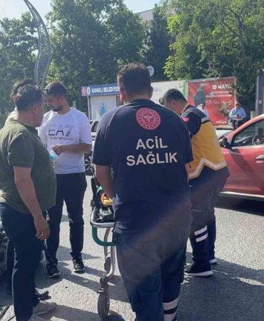Kapaklı’da otomobil ile çarpışan motosikletli kurye yaralandı