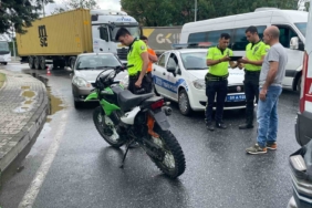 Kapaklı’da otomobil ile çarpışan motosikletteki 2 kişi yaralandı