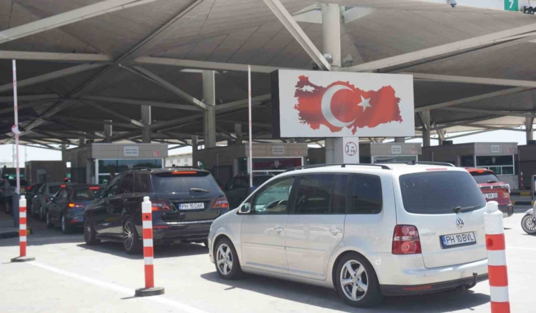 Kapıkule’de gurbetçi yoğunluğu başladı