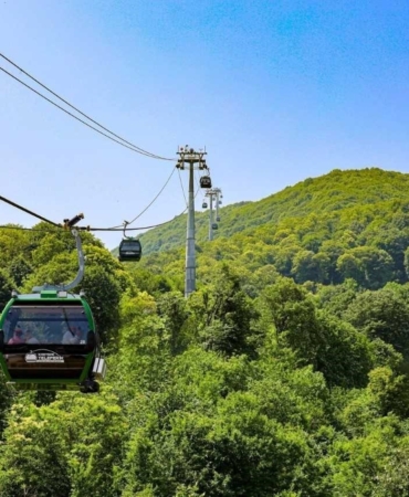 Karnesini alan teleferiğe koştu