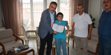 Karnesini evinde kaymakamdan aldı