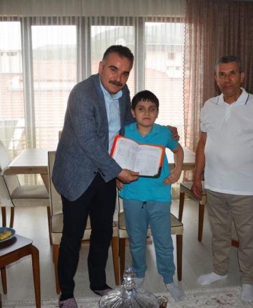 Karnesini evinde kaymakamdan aldı