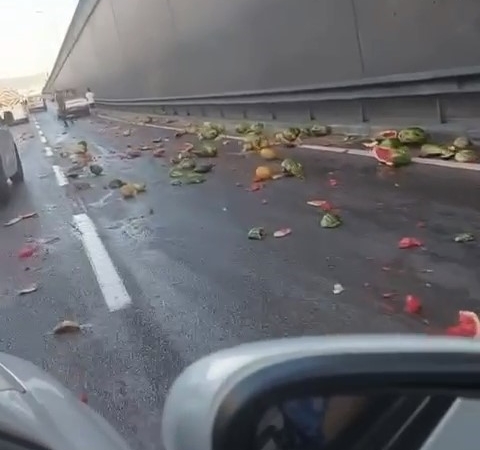 Karpuzlar yola döküldü, yol kayak pistine döndü