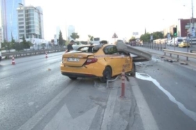 Kartal’da kontrolden çıkan taksi bariyerlere girdi