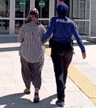 Kavga ihbarına giden ekipler 2 ayrı suçtan aranan şüpheliyi yakaladı