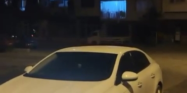 Kavurucu sıcakta yaklaşık 15 metrekarelik alana yağan yağmur şaşırttı