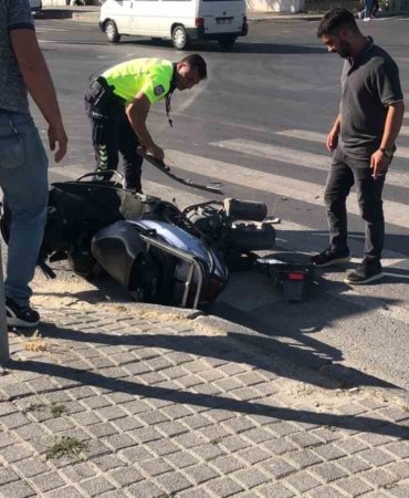 Kaza sonrası ikiye bölünen motosikletin sürücüsü ağır yaralandı