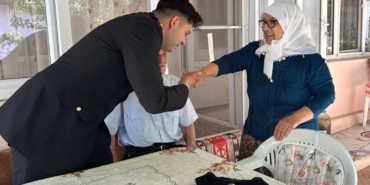 Kırklareli Jandarması, şehit anneleri ve babalarının elini öptü