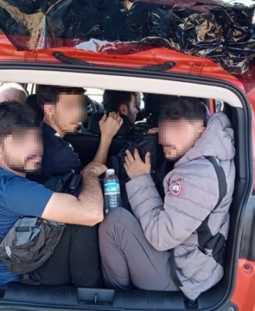 Kırklareli’nde dur ihtarına uymayan araçta kaçak göçmen yakalandı