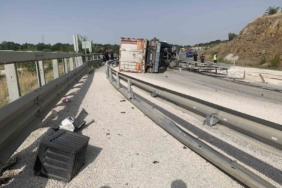 Kırklareli’nde tır devrildi: 1 ölü