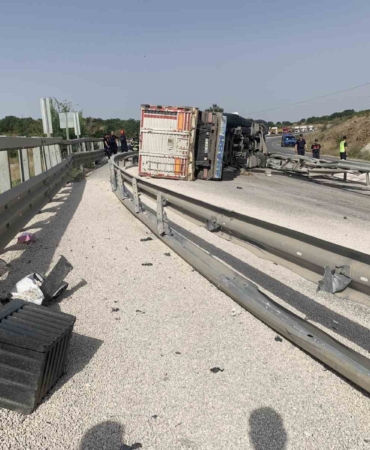 Kırklareli’nde tır devrildi: 1 ölü
