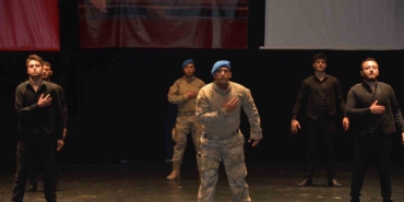 Komandoların zeybek gösterisi büyük beğeniyle topladı