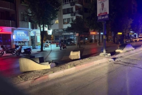 Kontrolden çıkan otomobil direğe çarptı: 5 yaralı